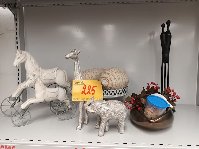 Lot 225 - decoratie - 10 stuks - afbeelding 1 van  4