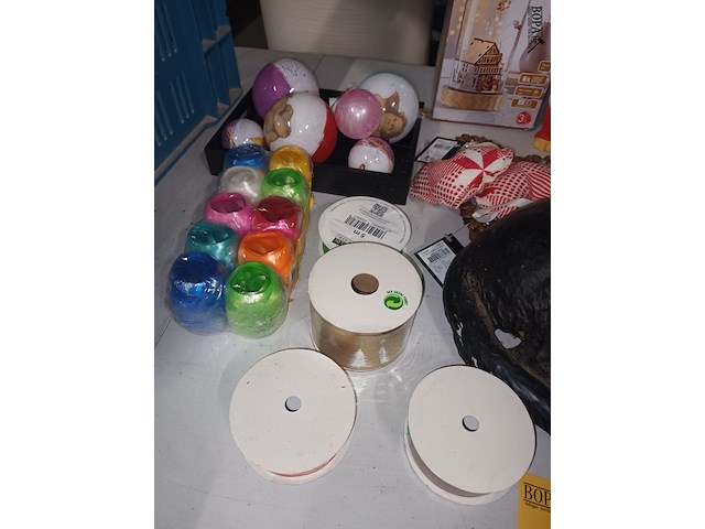 Lot 225 - decoratie en verpakkingslint. 15 stuks - afbeelding 4 van  5