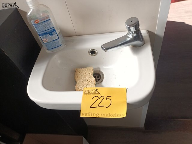 Lot 225 - handenwasbak. 2 stuks - afbeelding 1 van  4