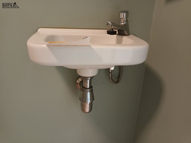 Lot 225 - handenwasbak. 2 stuks - afbeelding 4 van  4