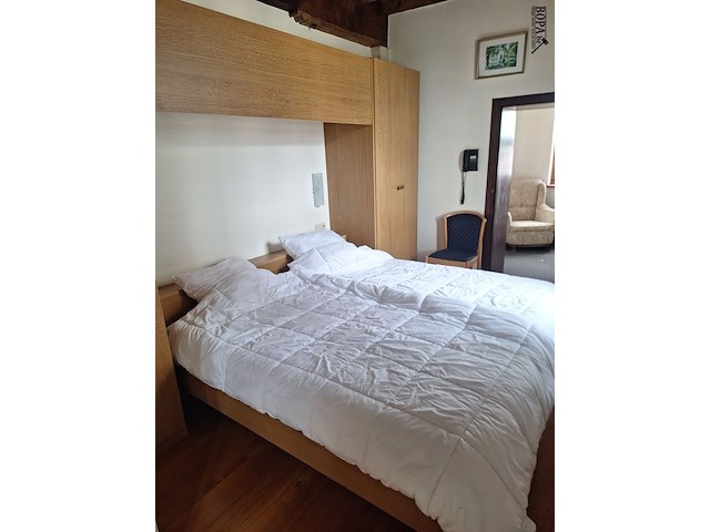 Lot 225 - inhoud hotelkamer - afbeelding 1 van  3