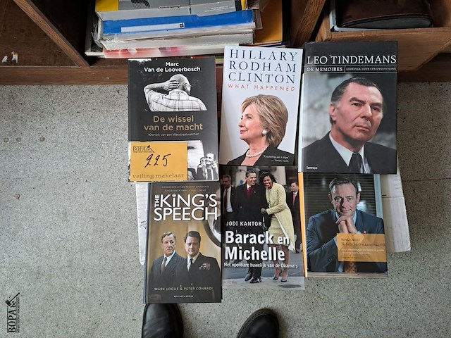 Lot 225 - lot van 6 boeken: politieke memoires binnen en buitenland - afbeelding 1 van  1