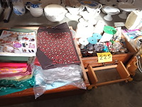 Lot 225 - naaimachine huskystar en naaigerei - afbeelding 1 van  4