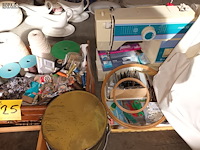 Lot 225 - naaimachine huskystar en naaigerei - afbeelding 2 van  4