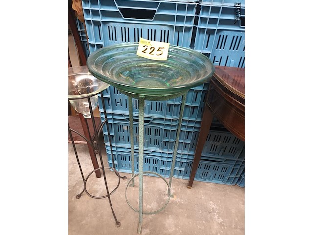 Lot 225 - staander met glazen schaal. 2 stuks - afbeelding 4 van  4