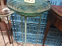 Lot 225 - staander met glazen schaal. 2 stuks - afbeelding 4 van  4