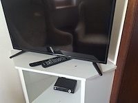 Lot 226 - armzetels en tv - afbeelding 2 van  2