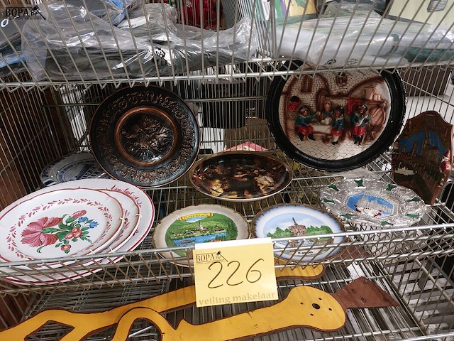 Lot 226 - decoratieve borden, ong 11 stuks - afbeelding 1 van  3