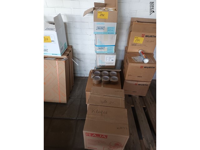 Lot 226 - diverse soorten plakband. 6 dozen - afbeelding 1 van  6