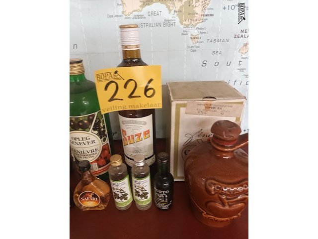 Lot 226 - flessen alcoholische drank. 12 stuks - afbeelding 4 van  5