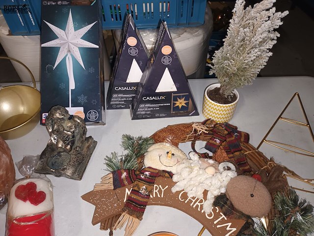 Lot 226 - kerstdecoratie en zoutlamp. 18 stuks - afbeelding 4 van  6