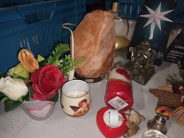 Lot 226 - kerstdecoratie en zoutlamp. 18 stuks - afbeelding 5 van  6