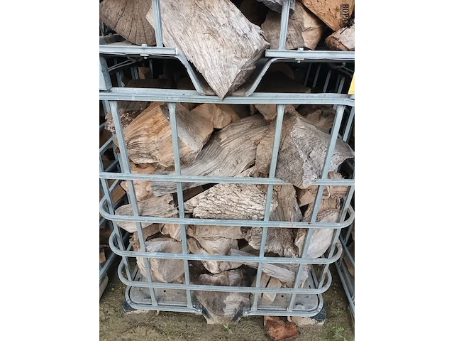 Lot 226 - metalen kooi met brandhout. 4 stuks - afbeelding 2 van  5