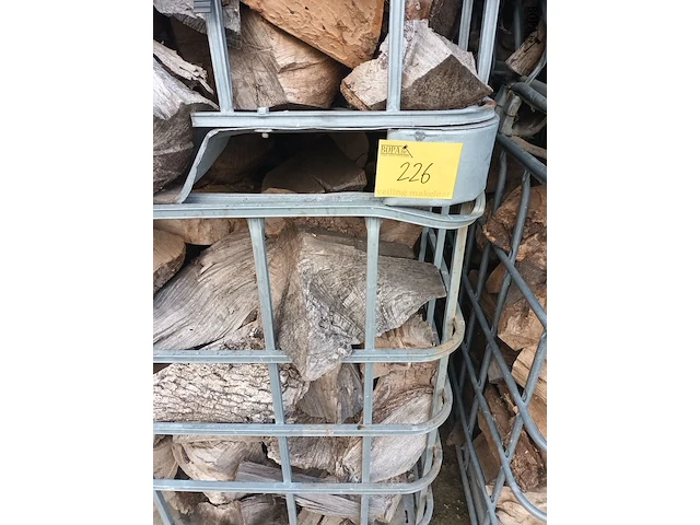 Lot 226 - metalen kooi met brandhout. 4 stuks - afbeelding 5 van  5