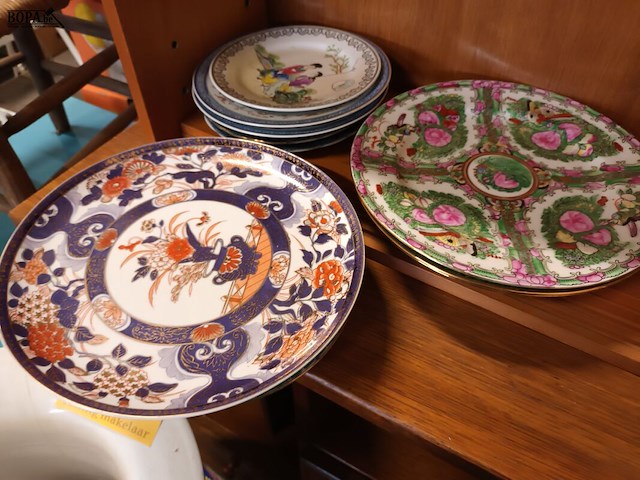 Lot 226 - oosterse sierborden. 14 stuks - afbeelding 4 van  6