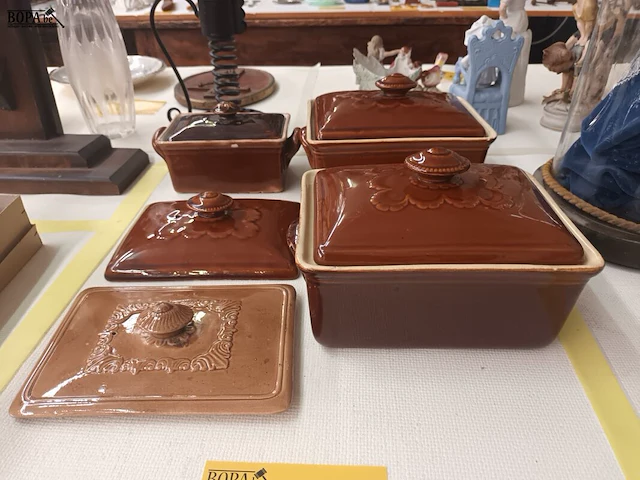 Lot 226 - oude dekselpotten en deksels. 5 stuks - afbeelding 1 van  5