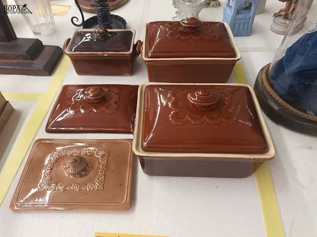 Lot 226 - oude dekselpotten en deksels. 5 stuks - afbeelding 2 van  5