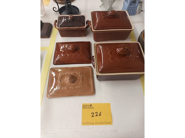 Lot 226 - oude dekselpotten en deksels. 5 stuks - afbeelding 5 van  5