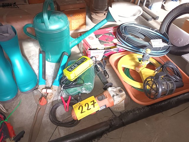 Lot 227 - gereedschap en doe-het-zelf materiaal - afbeelding 1 van  4