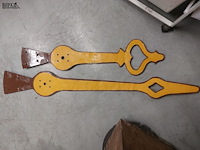 Lot 227 - grote metalen klokwijzers 80 en 112 cm - afbeelding 1 van  2