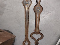 Lot 227 - grote metalen klokwijzers 80 en 112 cm - afbeelding 2 van  2