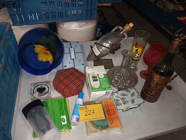 Lot 227 - huisraad. 26 stuks - afbeelding 1 van  6