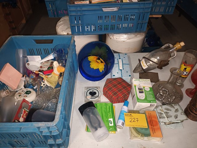 Lot 227 - huisraad. 26 stuks - afbeelding 2 van  6