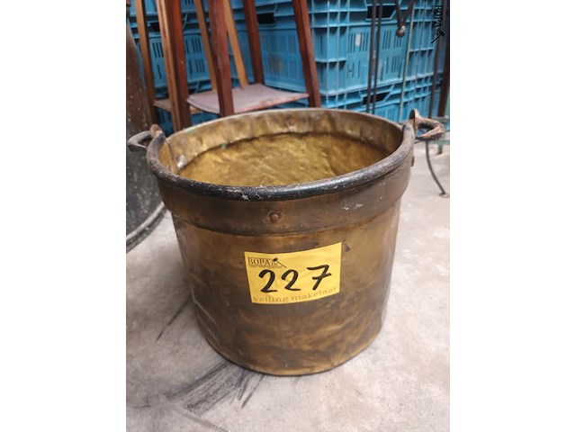 Lot 227 - koperen ketel - afbeelding 1 van  3