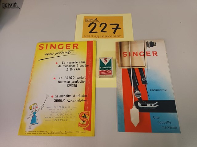 Lot 227 - singer verzamelitems. 3 stuks - afbeelding 1 van  5