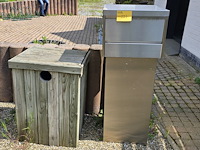 Lot 227 - vuilnisbakhouder. 2 stuks - afbeelding 1 van  5