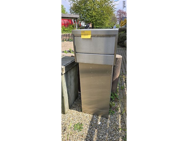 Lot 227 - vuilnisbakhouder. 2 stuks - afbeelding 2 van  5