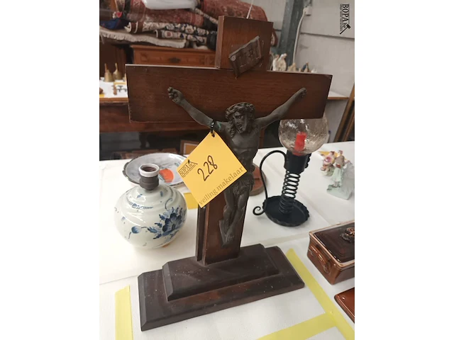 Lot 228 - art deco kruisbeeld - afbeelding 1 van  5