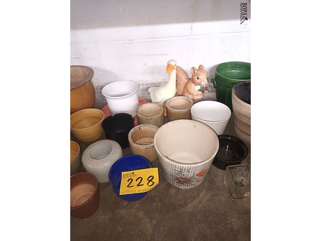 Lot 228 - bloempotten. 23 stuks - afbeelding 3 van  4