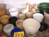 Lot 228 - bloempotten. 23 stuks - afbeelding 3 van  4