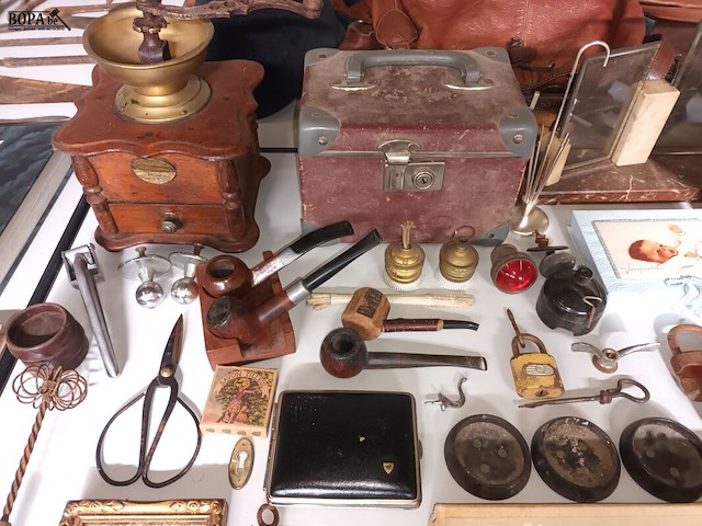 Lot 228 - brocante. 70 stuks - afbeelding 6 van  6