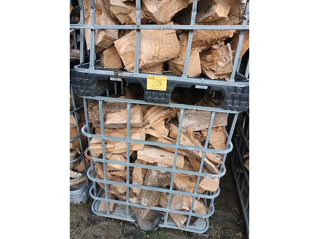 Lot 228 - metalen kooi met brandhout. 4 stuks - afbeelding 5 van  5