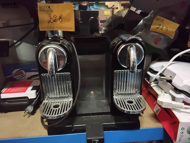 Lot 228 - nespresso machine - afbeelding 1 van  1
