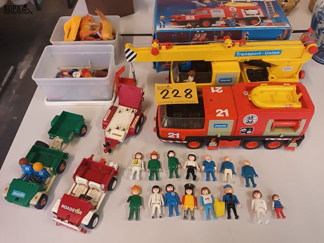 Lot 228 - playmobil speelgoed - afbeelding 1 van  6
