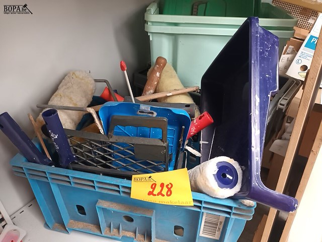 Lot 228 - schildermateriaal en curvers - afbeelding 1 van  3