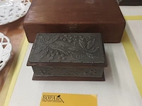 Lot 229 - antieke kisten. 2 stuks