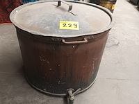 Lot 229 - koperen ketel met deksel - afbeelding 2 van  4