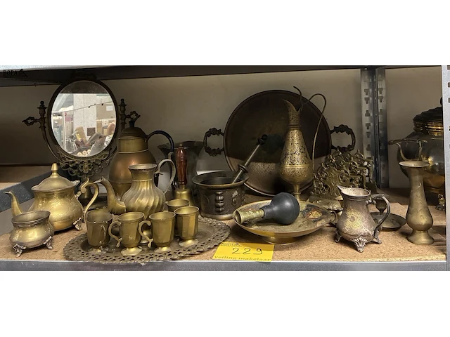 Lot 229 - lot koperen items - afbeelding 1 van  4