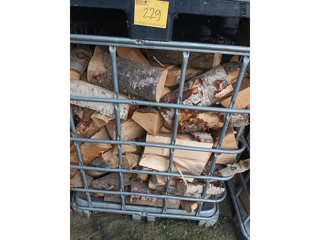 Lot 229 - metalen kooi met brandhout. 4 stuks - afbeelding 2 van  5