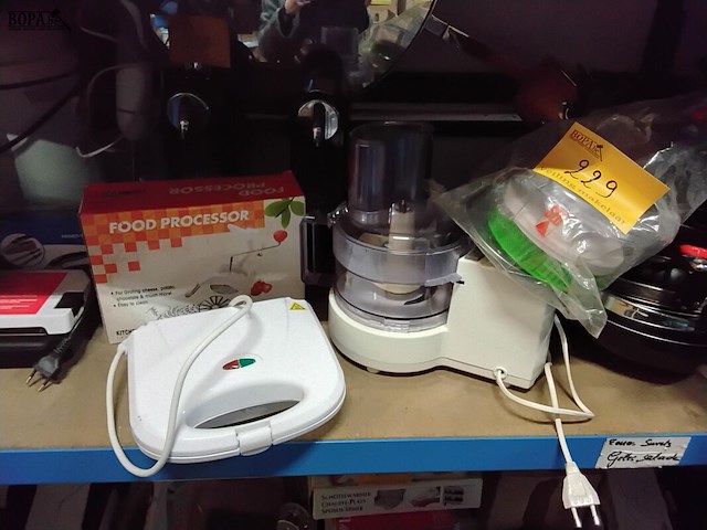 Lot 229 - seb multi robot, keukentoestellen croque monsieur, food proc - afbeelding 1 van  1