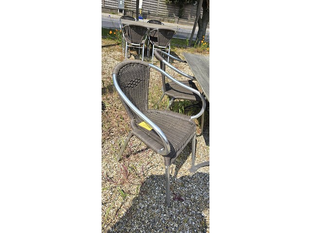 Lot 229 - terrasstoelen. 24 stuks - afbeelding 1 van  5
