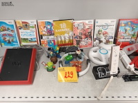 Lot 229 - wii spelcomputer met toebehoren - afbeelding 1 van  8