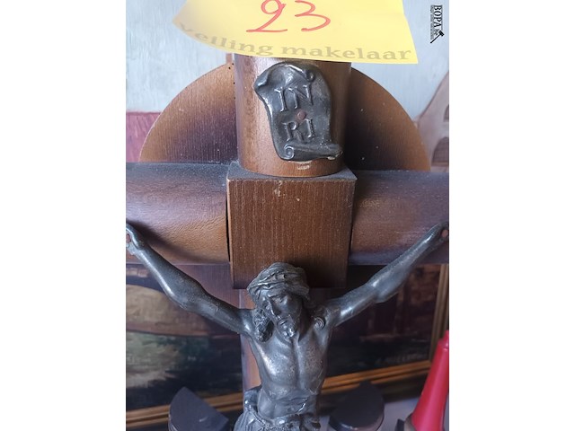 Lot 23 - art deco kruisbeeld met houten kaarsen - afbeelding 2 van  5