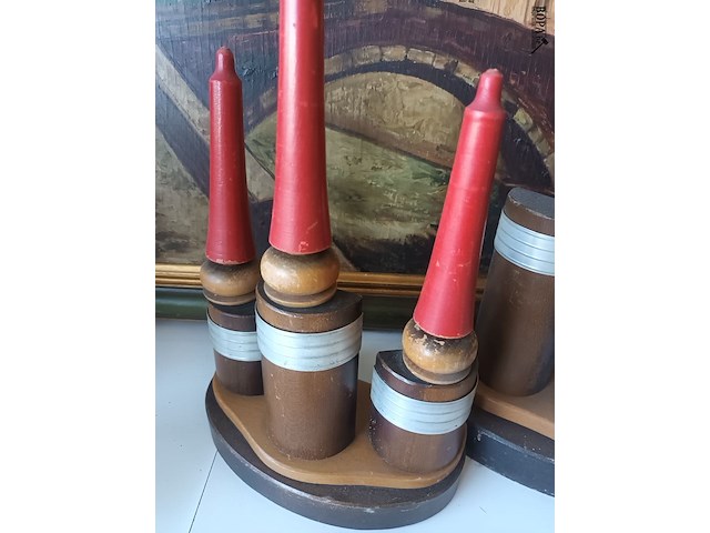 Lot 23 - art deco kruisbeeld met houten kaarsen - afbeelding 4 van  5