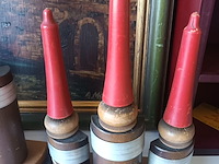 Lot 23 - art deco kruisbeeld met houten kaarsen - afbeelding 5 van  5