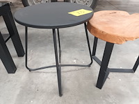 Lot 23 - bijzettafel. 2 stuks - afbeelding 2 van  3